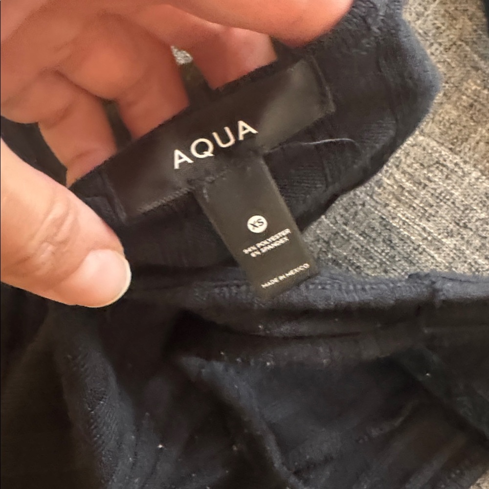Aqua Sleek Black Ribbed V-Neck Crop Top Size XS - Picture 3 of 3